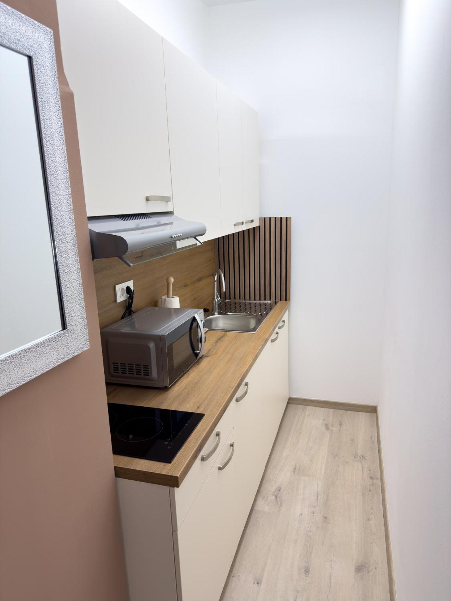 Apartments Adamas Целе Экстерьер фото