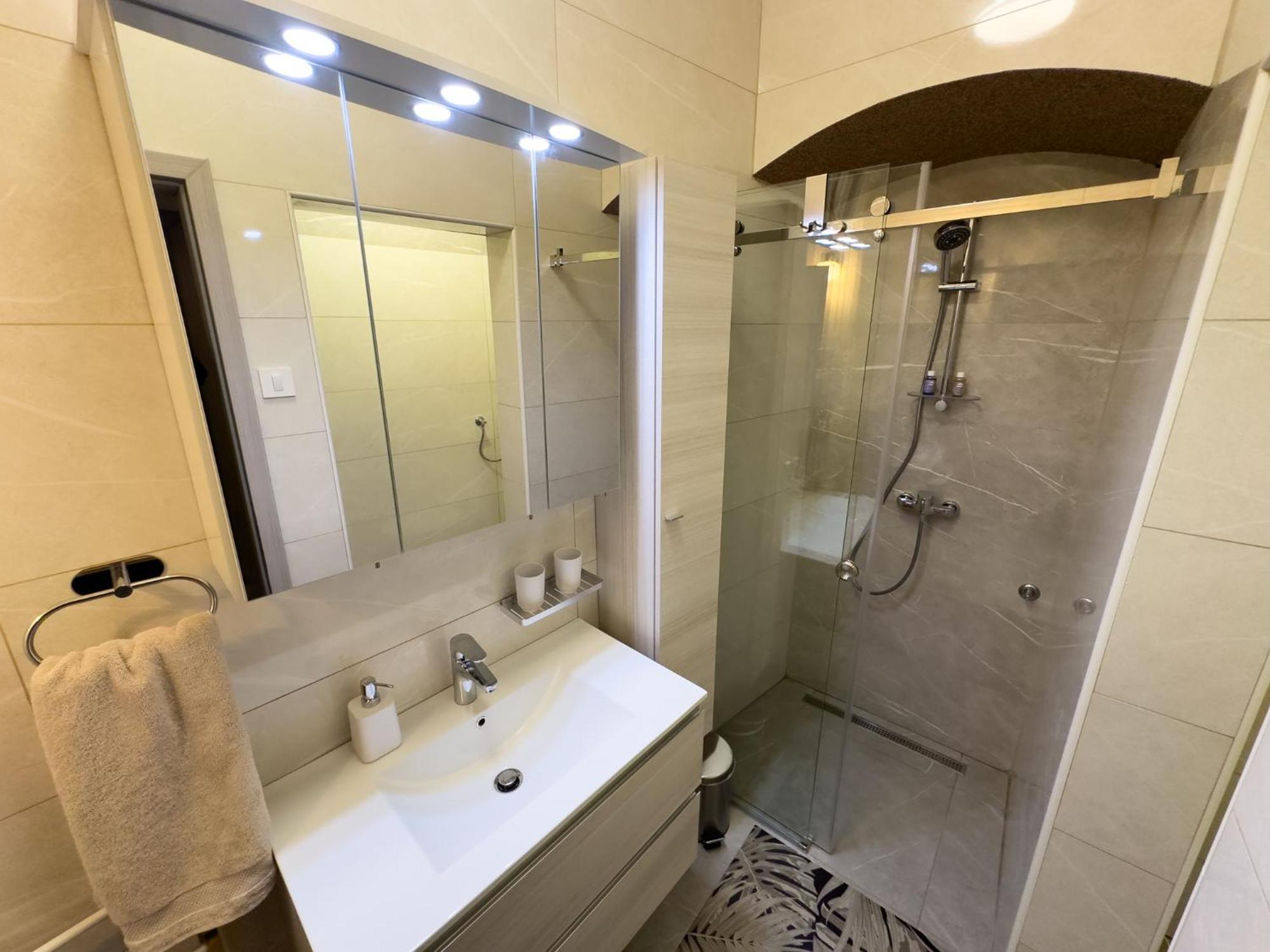 Apartments Adamas Целе Экстерьер фото
